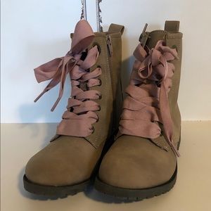 Girls Cat&Jack boots like new!